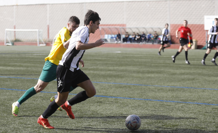 El Victoria se pega un tiro en el pie tras caer en A Grela frente al colista