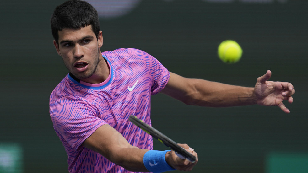 Alcaraz arrasa a Auger-Aliassime y vuela a los octavos de Indian Wells