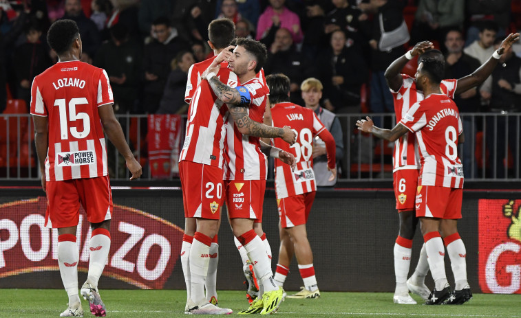 Almería y Sevilla empatan en un final loco (2-2)