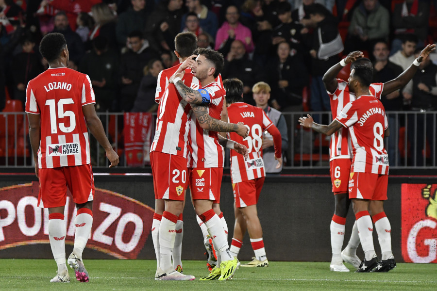 Almería y Sevilla empatan en un final loco (2-2)