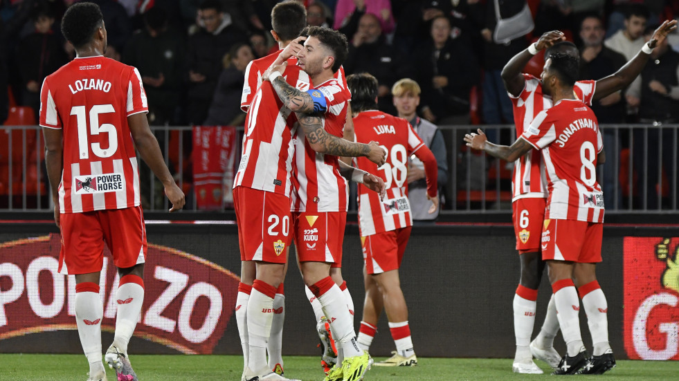 Almería y Sevilla empatan en un final loco (2-2)