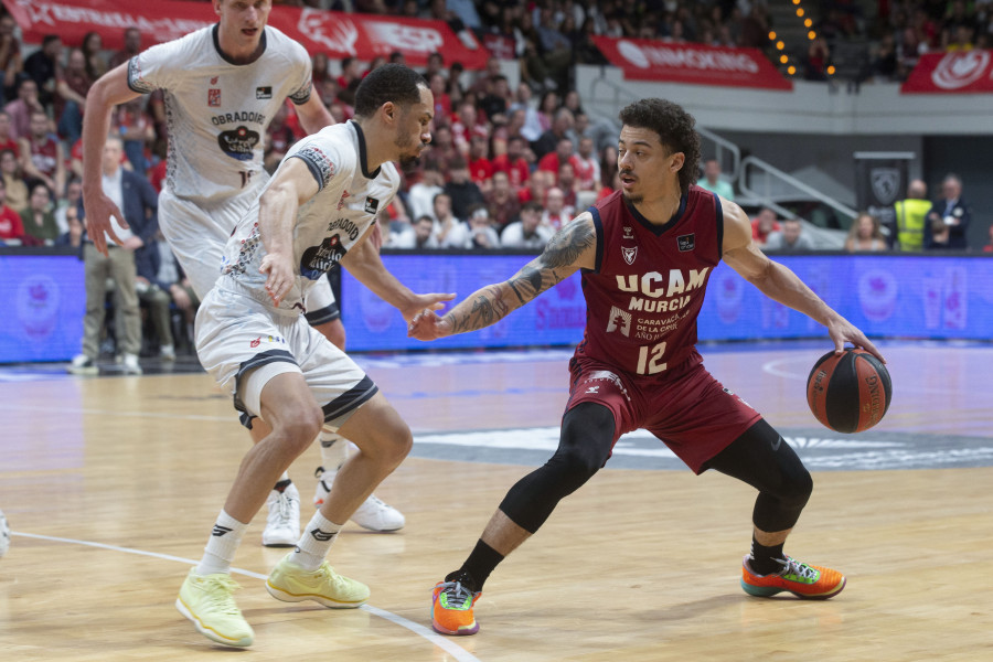 El Obradoiro pierde ante un UCAM muy superior
