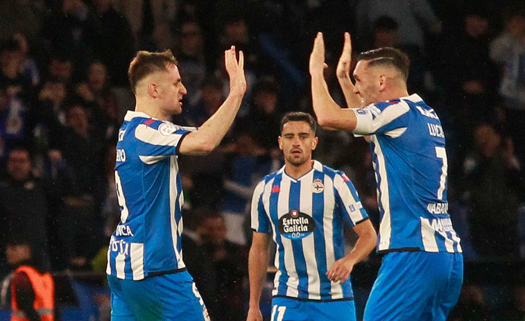 El Depor rescata un punto al final en otro partido irregular