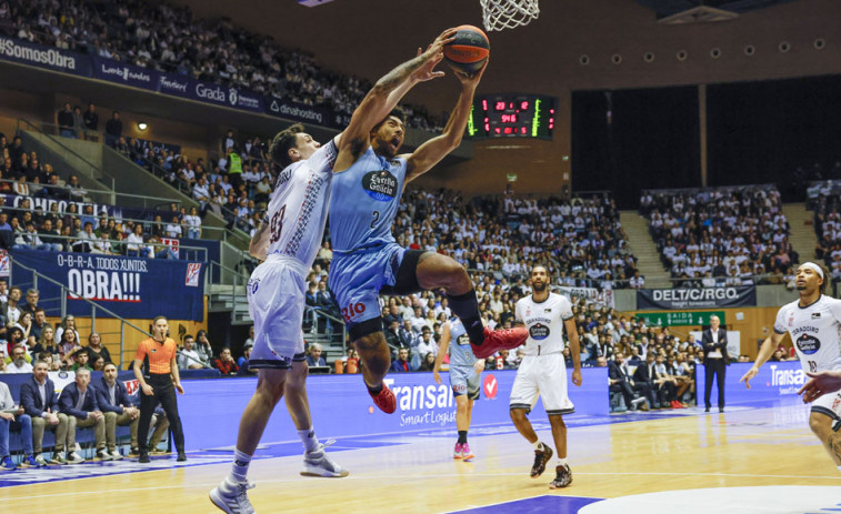 El Obradoiro gana el derbi y se engancha a la pelea por la salvación (83-72)