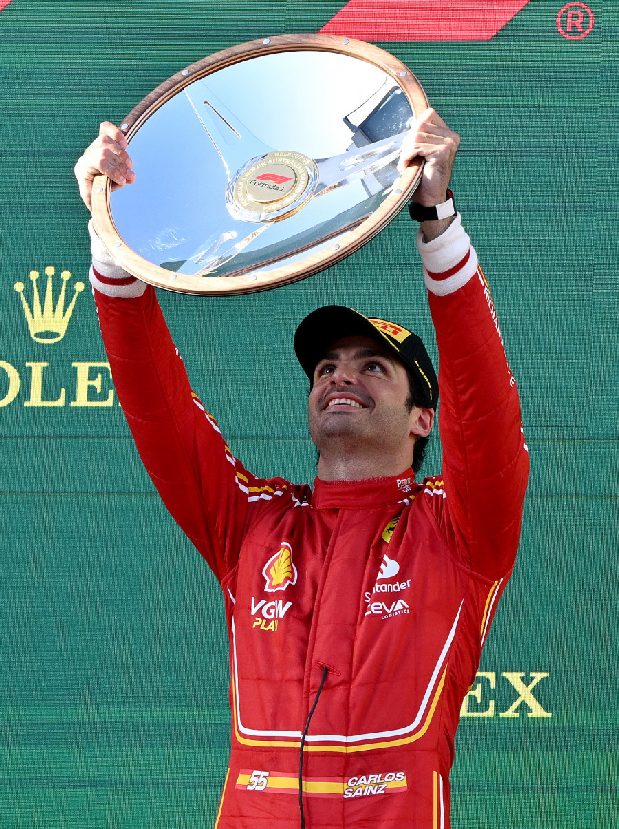 Sainz gana el Gran Premio de Australia en una épica carrera