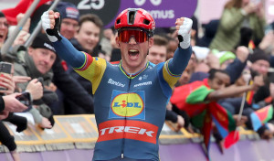 Pedersen bate a Van der Poel en la Gante-Wevelgem