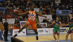 El Leyma Basquet Coruña ante el Cáceres