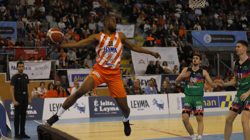 El Leyma Basquet Coruña ante el Cáceres