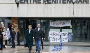 Alves sale de prisión tras pagar la fianza de un millón de euros