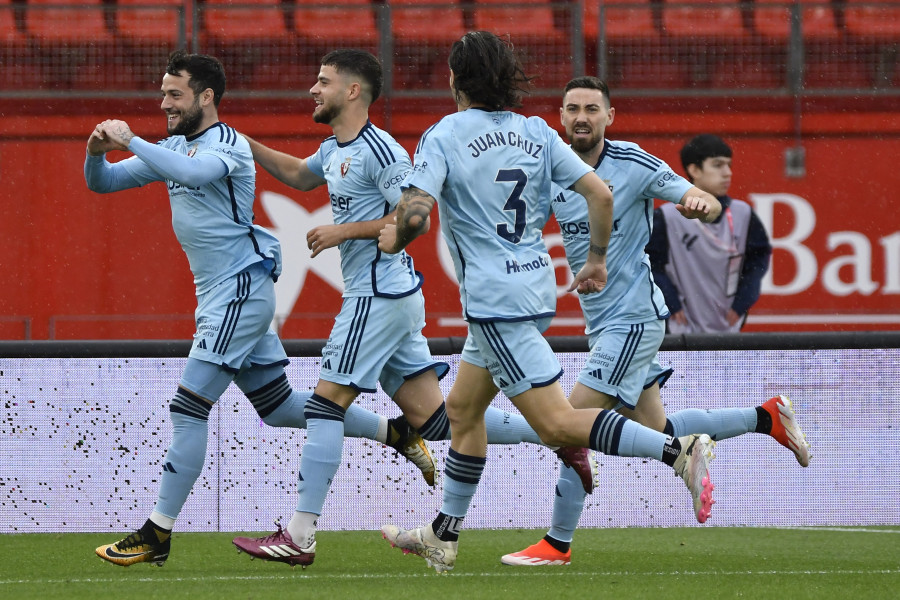 Osasuna desinfla con una goleada el efecto Pepe Mel (0-3)