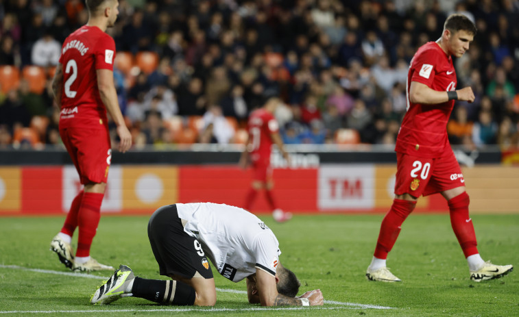 Greif ensaya para la final de Copa con una actuación estrella en Mestalla (0-0)