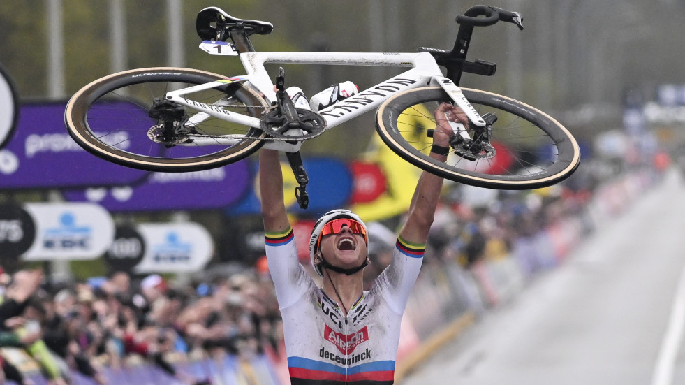 Van der Poel gana su tercer Tour de Flandes con otra exhibición
