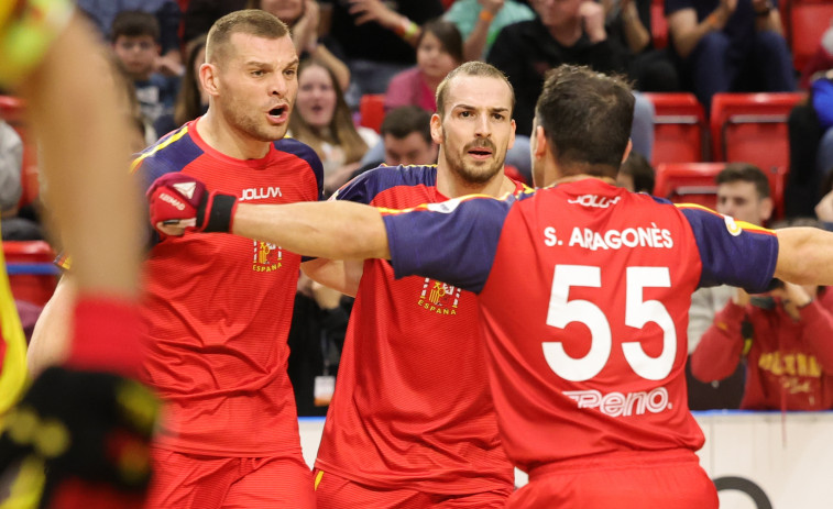 Un gol de César a trece segundos del final permite a España ser quinta (4-5)