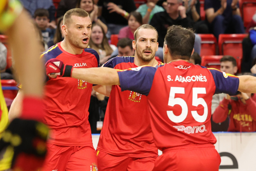 Un gol de César a trece segundos del final permite a España ser quinta (4-5)