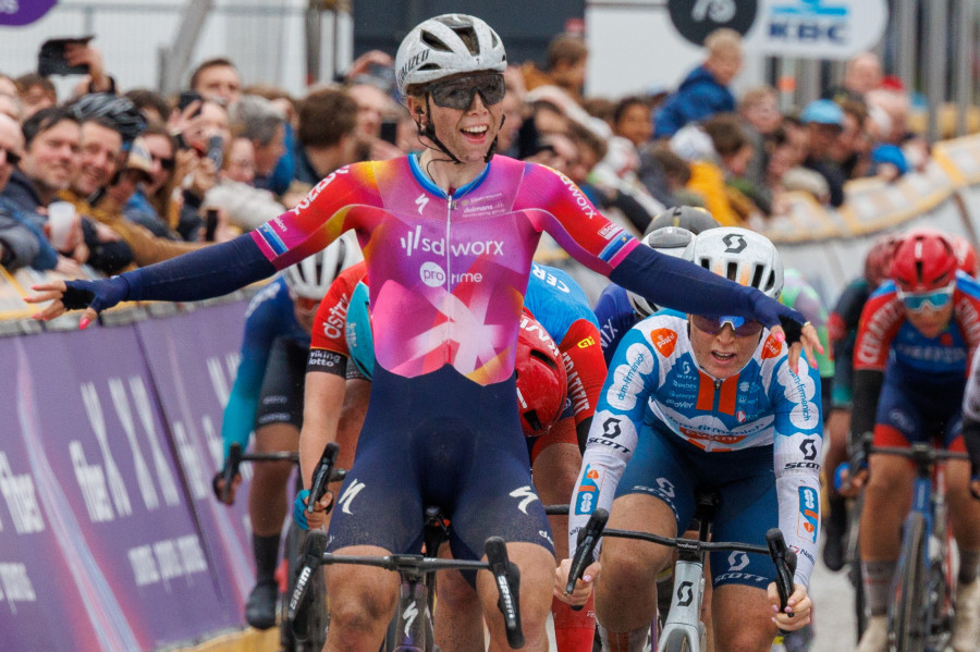 Lorena Wiebes logra su cuarto triunfo consecutivo en el G.P Escalda