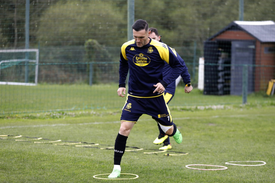 Lucas Pérez, aún al margen, da un paso más en su recuperación