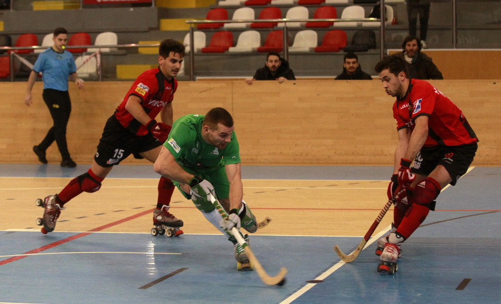 El Reus frena en seco la racha de un Liceo que ya es de playoffs (4-0)