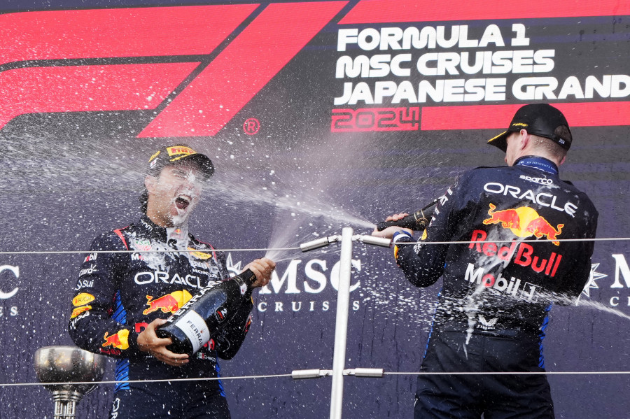 Verstappen lidera otro doblete con 'Checo' y Sainz mantiene su sensacional racha en Japón