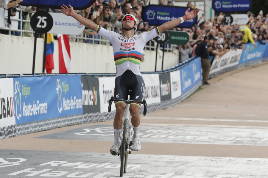 Van der Poel agranda su leyenda con un doblete en el 'Infierno del Norte'