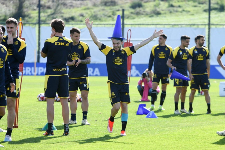 Toda la plantilla del Deportivo sobre el césped