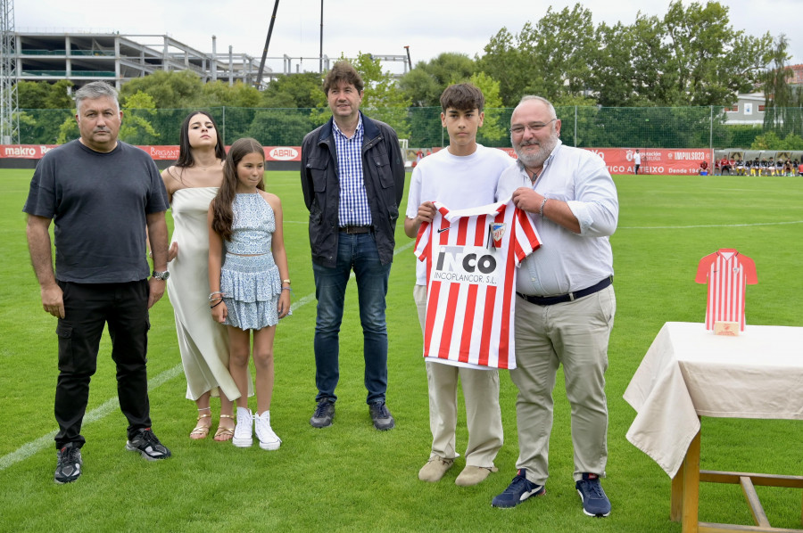 La directiva del Arteixo decepciona a la plantilla con el apoyo al cambio de césped tras el amago del sábado