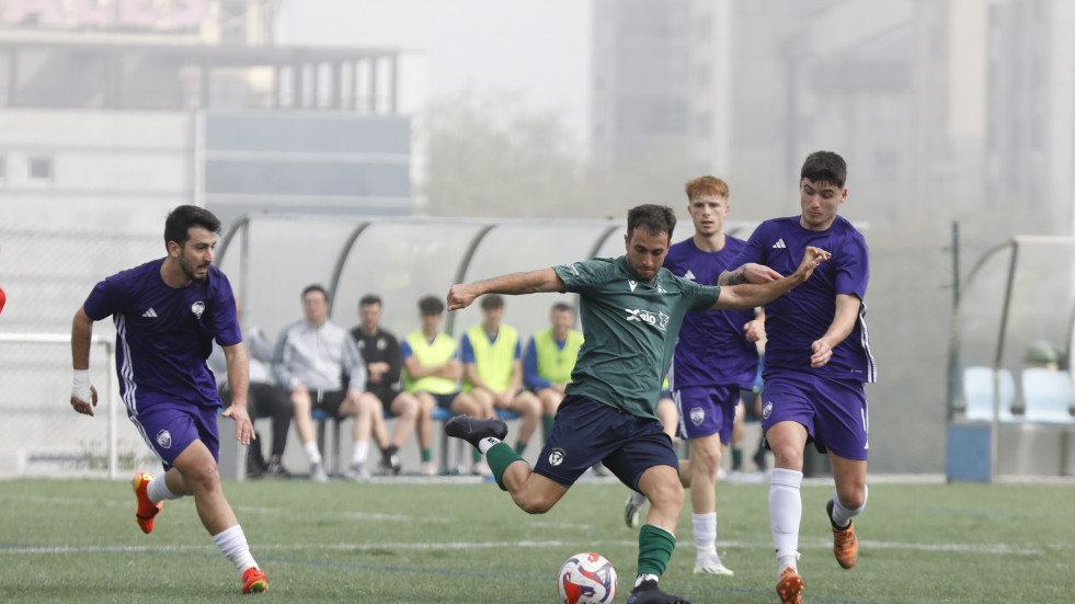 Montañeros y San Tirso se neutralizan en un duelo muy táctico