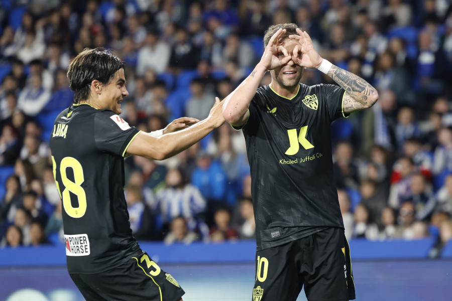 2-2 | Embarba, de penalti, le da el empate al Almería en el minuto 88