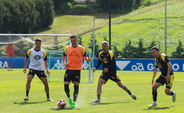 Lucas Pérez se ejercita con el grupo