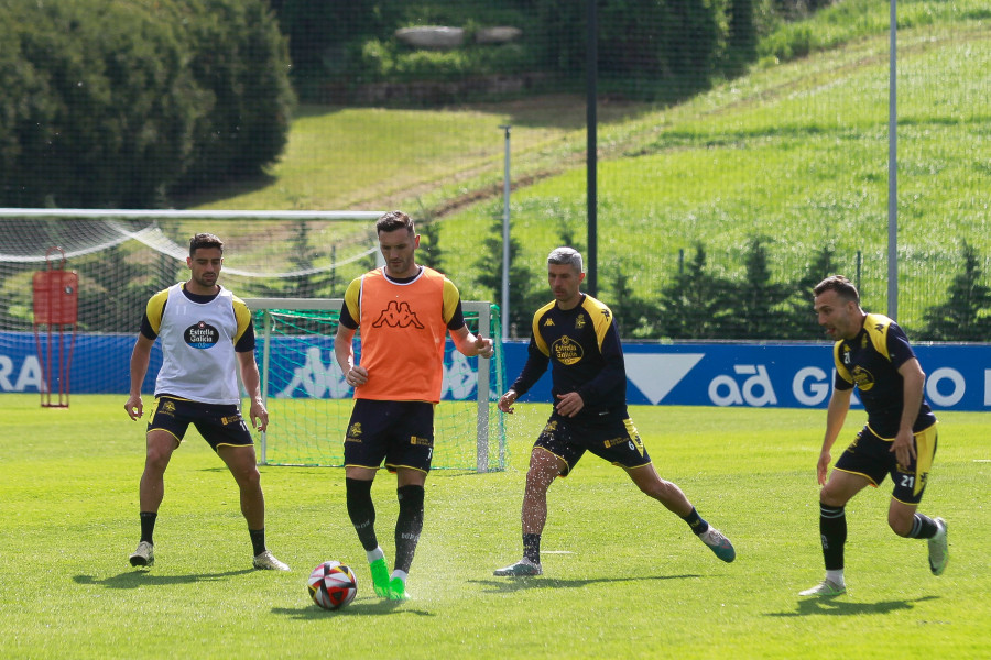 Lucas Pérez se ejercita con el grupo