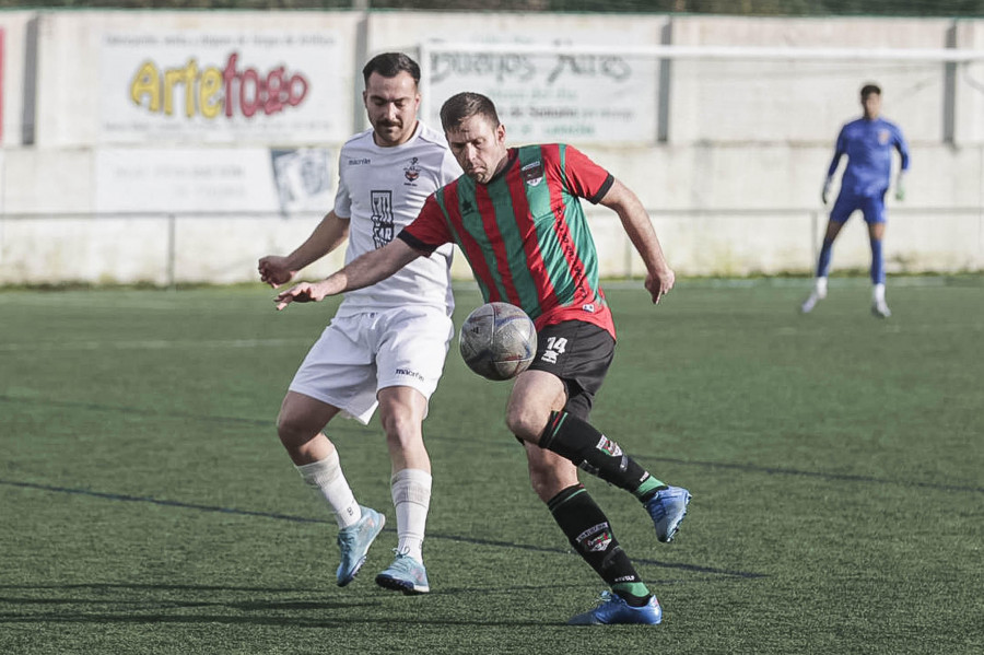 Los jugadores del Laracha, que llevan meses sin cobrar, indignados con su presidente