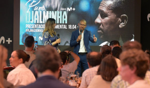 Homenaje a Djalminha en el Mega Museo de Estrella Galicia
