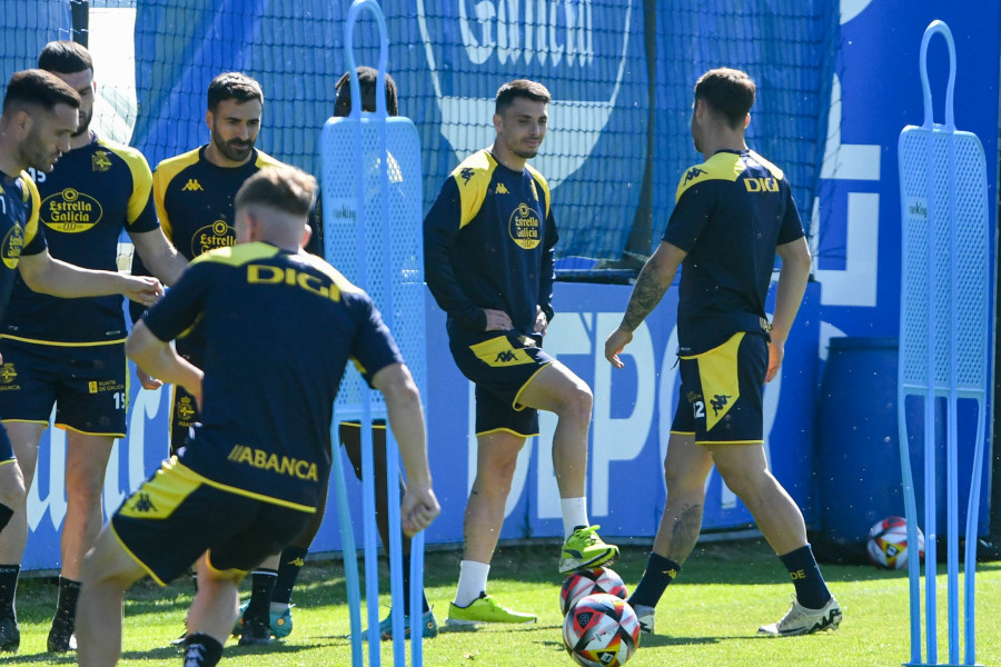 Idiakez convoca a toda la plantilla, con Yeremay y Ximo Navarro