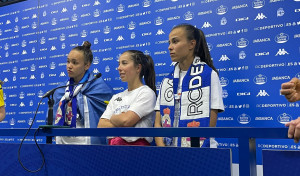 La plantilla invade la zona mixta mientras hablaban Cris, Henar y Raquel