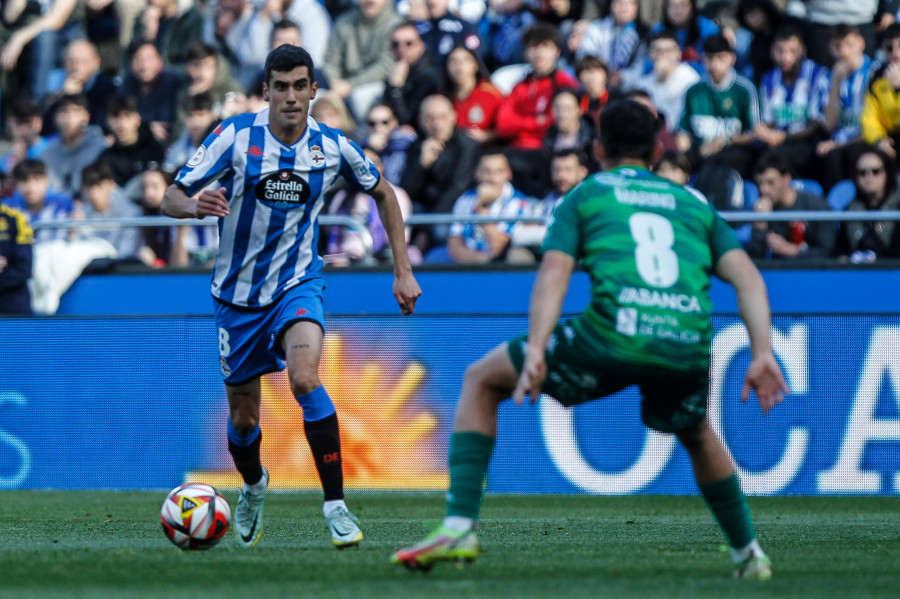 Dos córners mal defendidos frenan el acelerón del Depor (2-2)