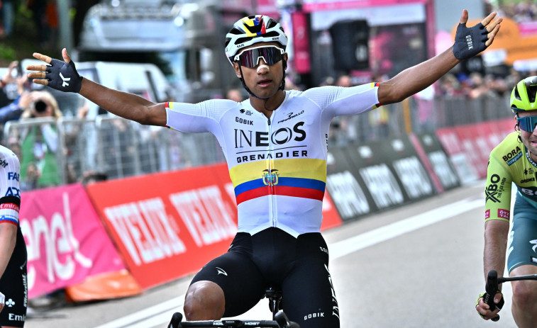 El ecuatoriano Narváez gana la etapa y es el primer líder del Giro