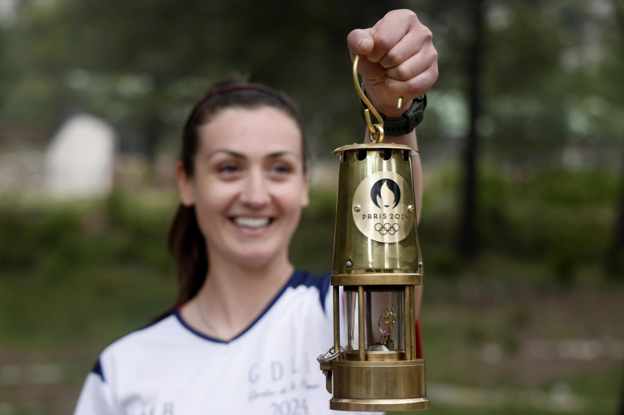 Francia recibe la antorcha de París 2024 para relanzar el fervor por los Juegos