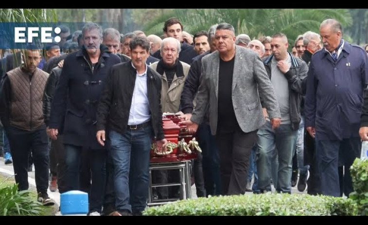 Aplausos y emociones a flor de piel en la despedida a Menotti en Argentina