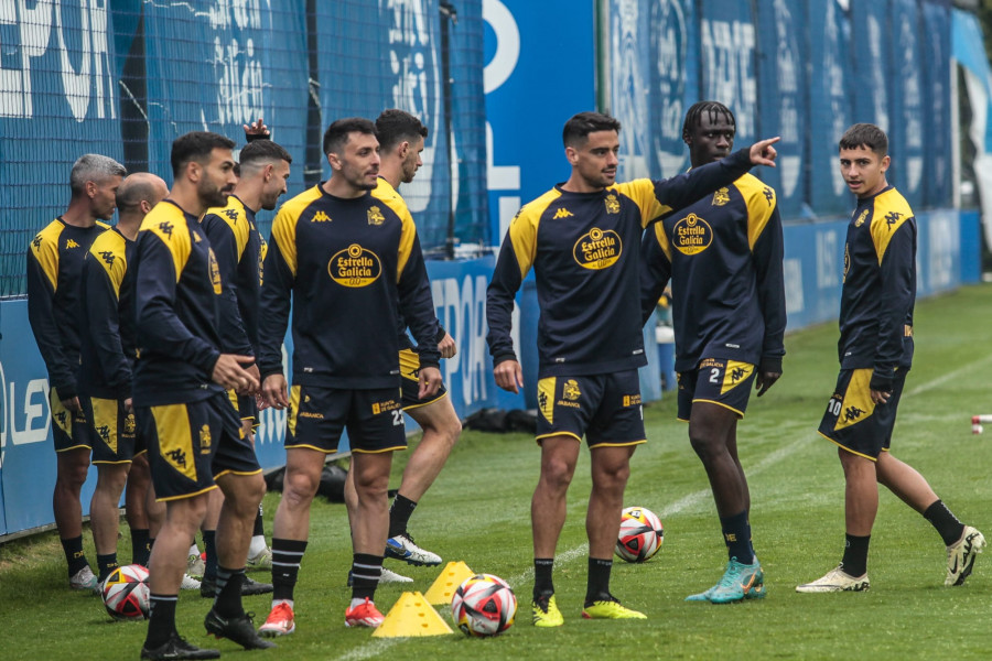 El Depor repasa la táctica, con Ximo, en el último test semanal