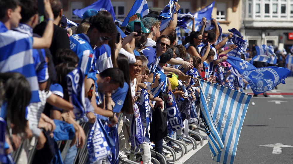 A Coruña se tiñe de blanquiazul