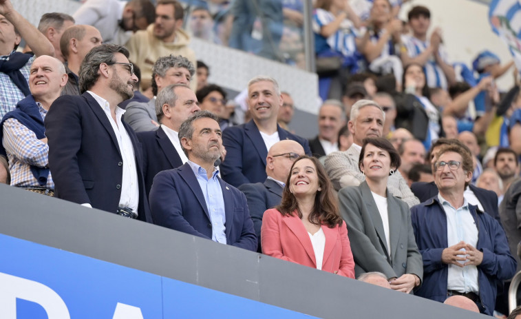 Un aterrizaje de emergencia en Barajas aplaza la rueda de prensa de Inés Rey sobre el Depor