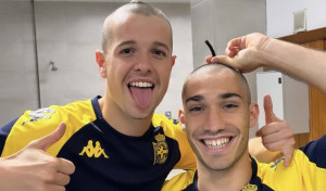 Unos se tiñen... y otros se rapan por el ascenso del Depor