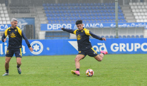Dos despedidas seguras en el Depor y una larga nómina en vilo