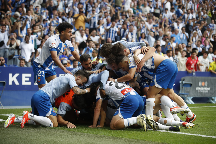 Javi Puado guía a los ‘pericos’ al ascenso