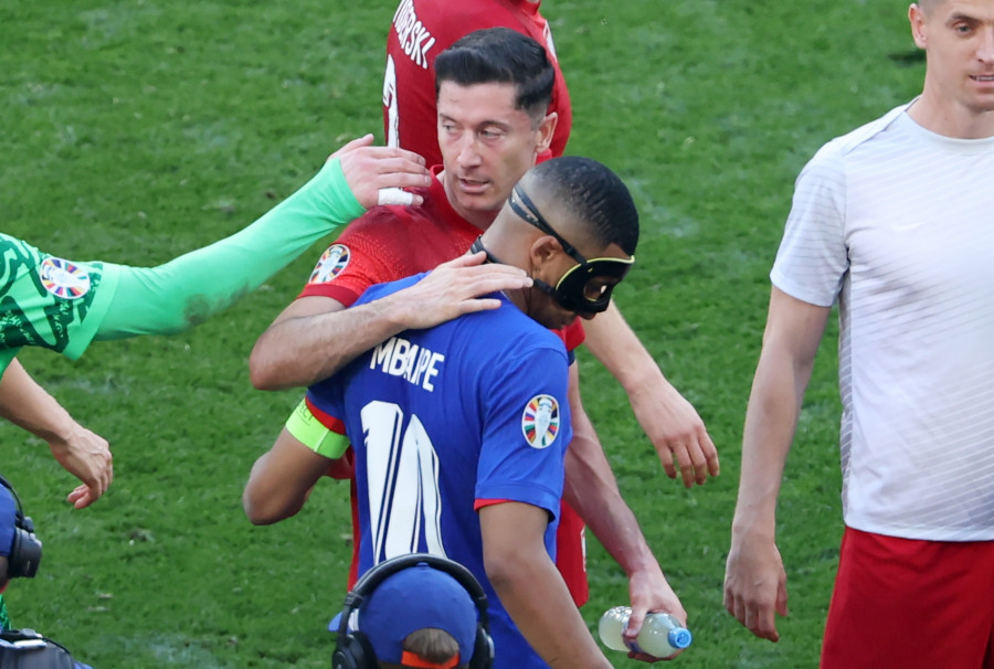 Lewandowski atormenta a Mbappe (1-1)