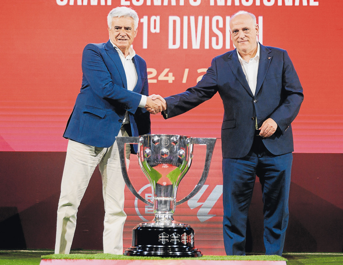 Los actuales presidentes de la RFEF y de LaLiga, Pedro Rocha (i) y Javier Tebas   Guillermo Martu00ednez