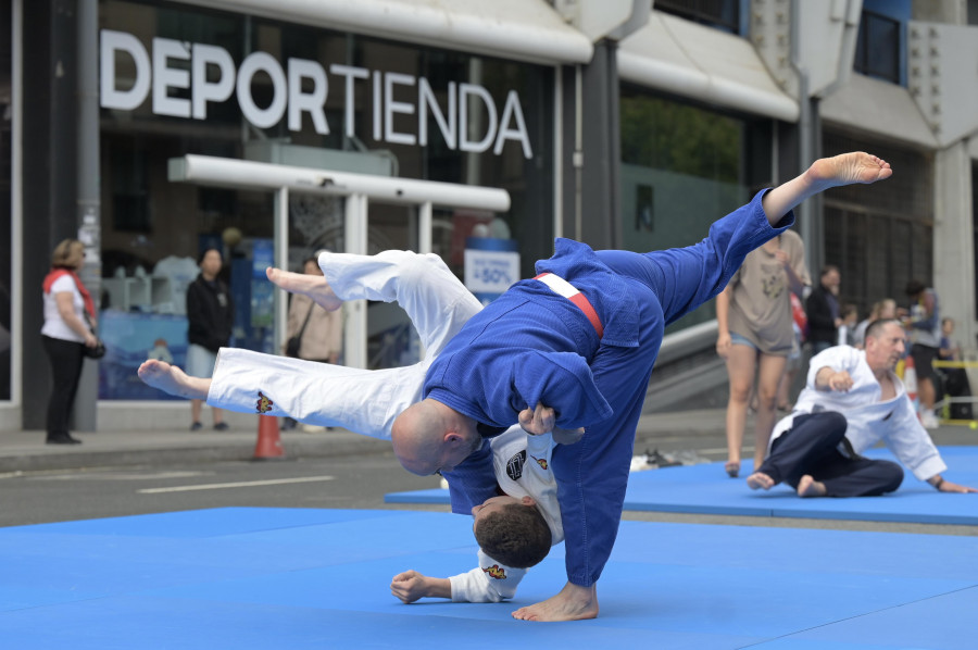 El 'Día do Deporte na Rúa' bate su récord de participación con 92 clubes y entidades de la ciudad
