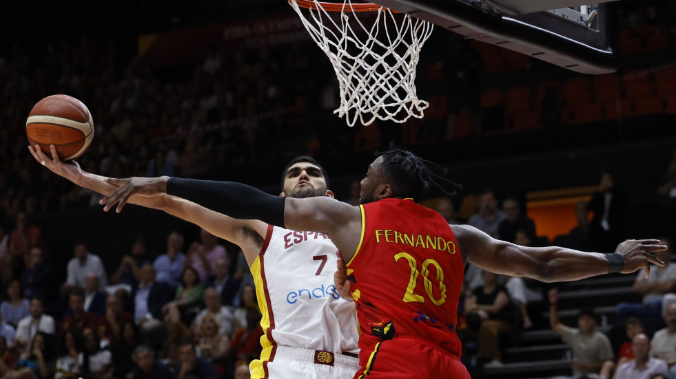 España aplaca a Angola y accede a semifinales como líder (89-81)