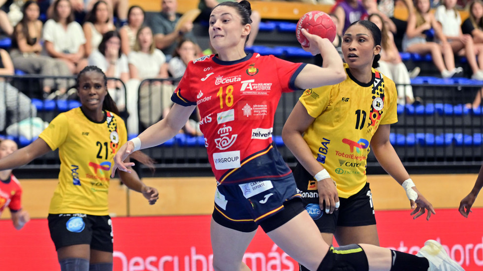 Las Guerreras sufren ante Angola para llevarse un sufrido triunfo (22-21)