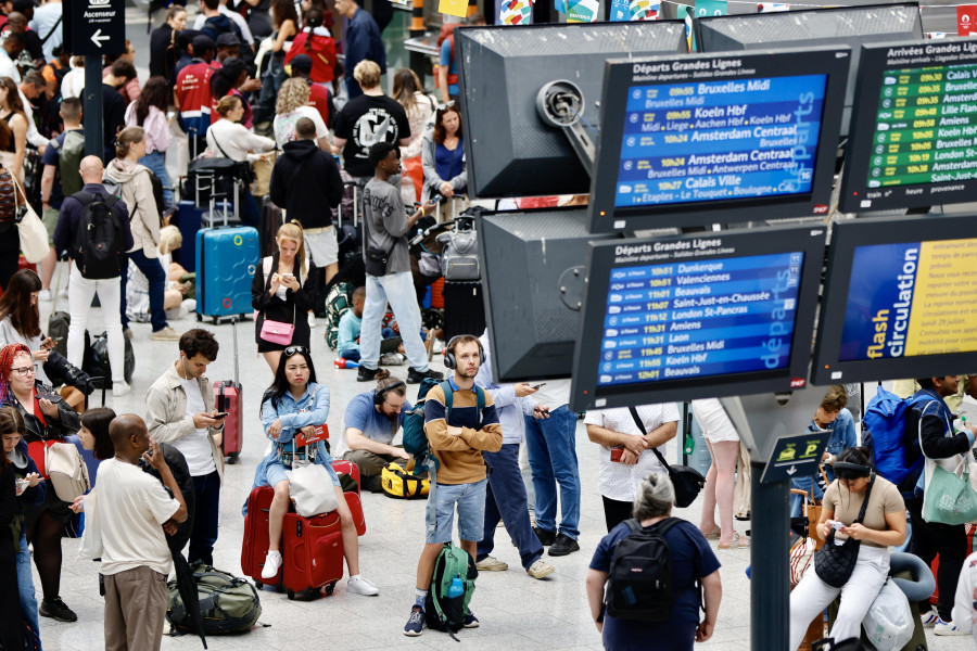 Mejora en los trenes de Francia tras un viernes con 100.000 personas privadas de viaje