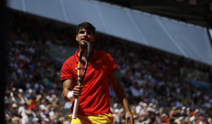 Alcaraz avanza hacia las medallas antes de su cita con Nadal en el dobles